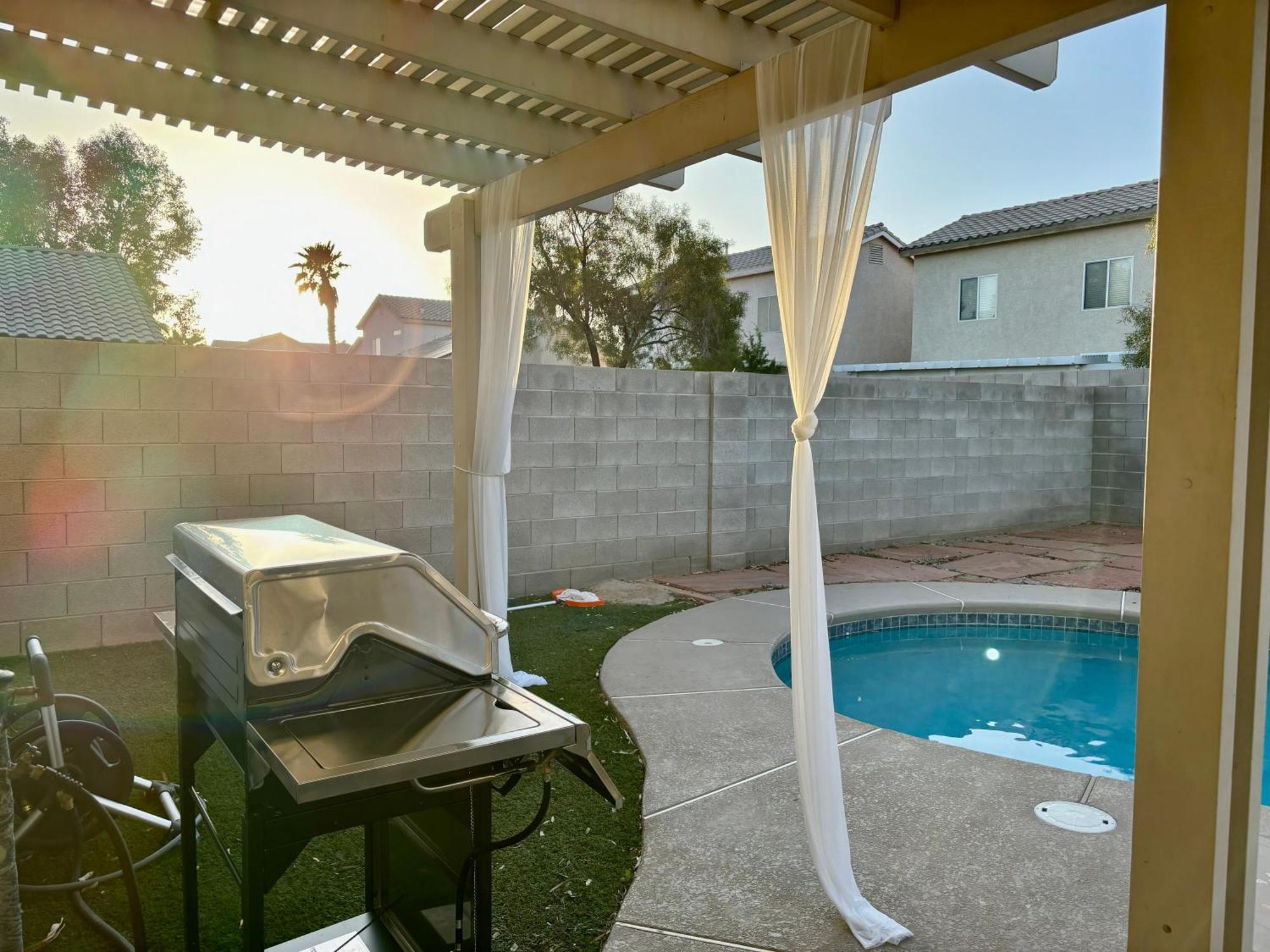 Modern Home In Las Vegas Near Strip With Pool And Jacuzzi Exteriér fotografie